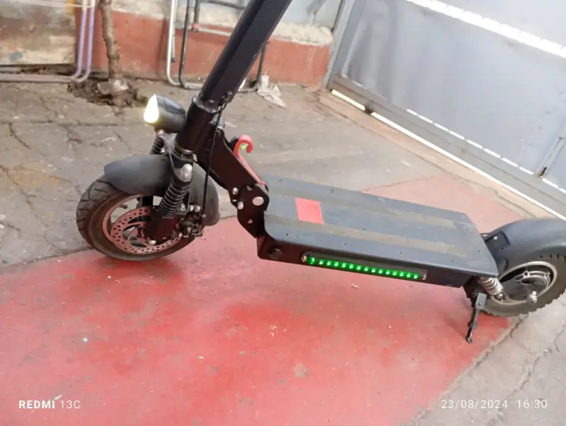 Scooter eléctrico con luz delantera - 2