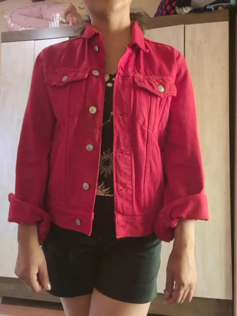 Chaqueta roja en buen estado - 3