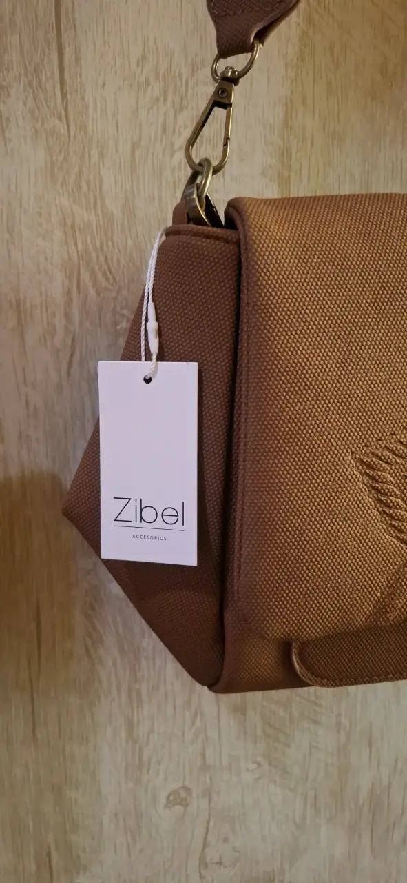 Cartera marrón con diseño floral - 3