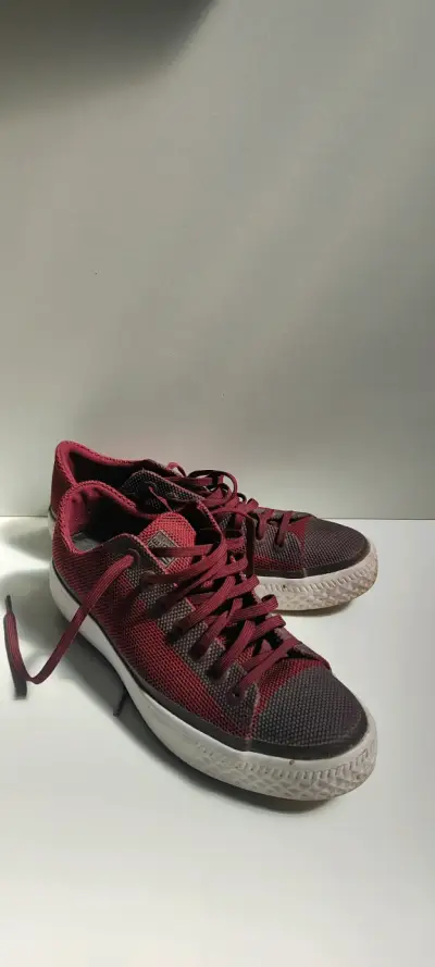 Zapatillas burdeos estilo casual - miniatura 1