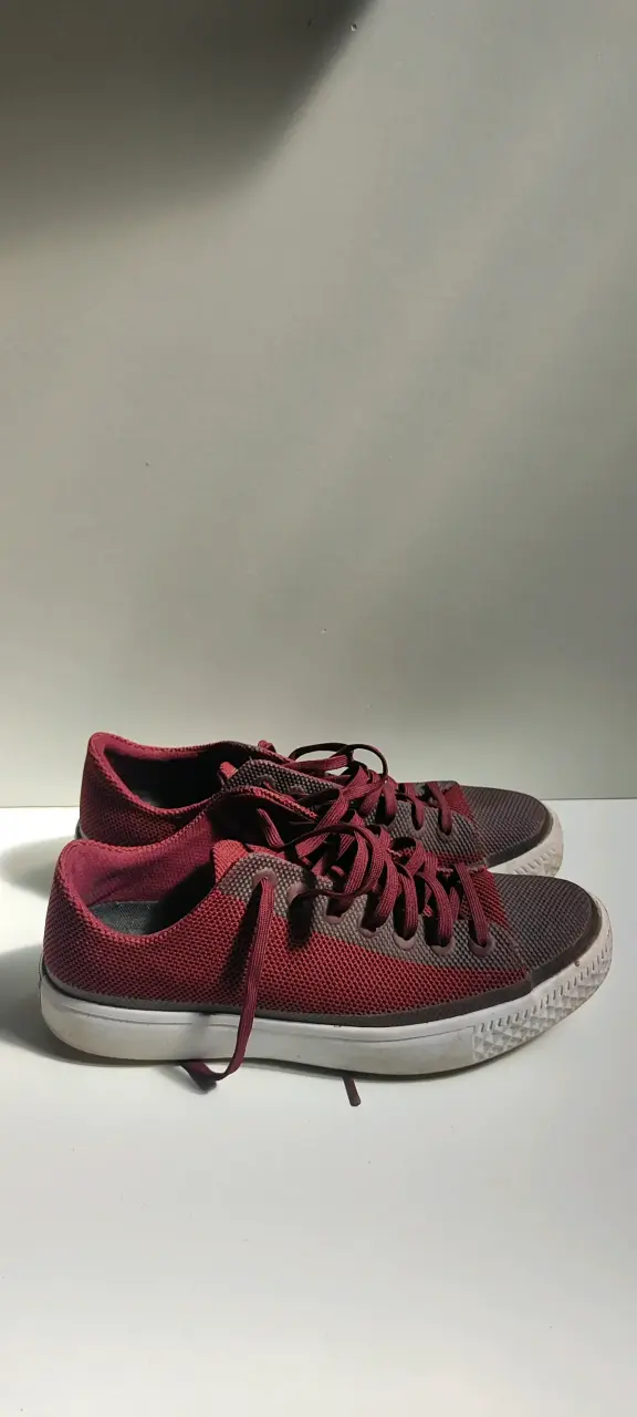 Zapatillas burdeos estilo casual - 2