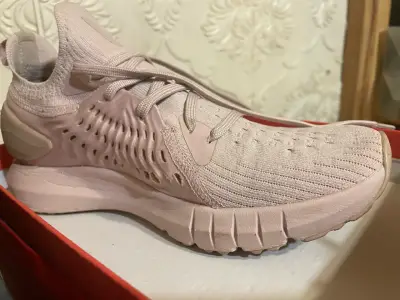 Zapatillas deportivas rosadas under armour - miniatura 1