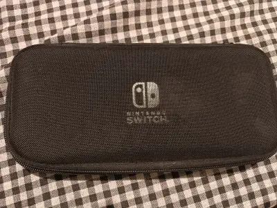 Estuche negro Nintendo Switch - miniatura 1