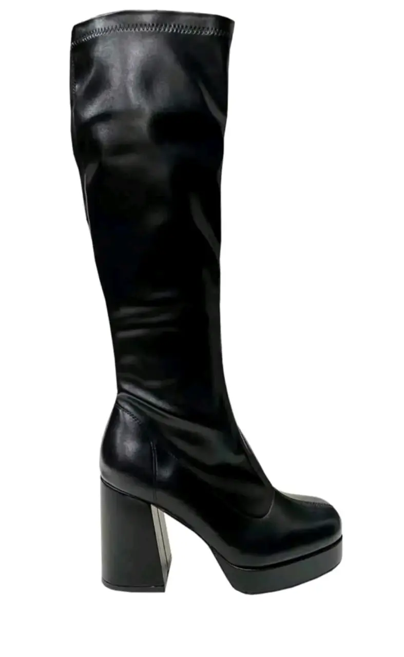 Botas negras de cuero alto