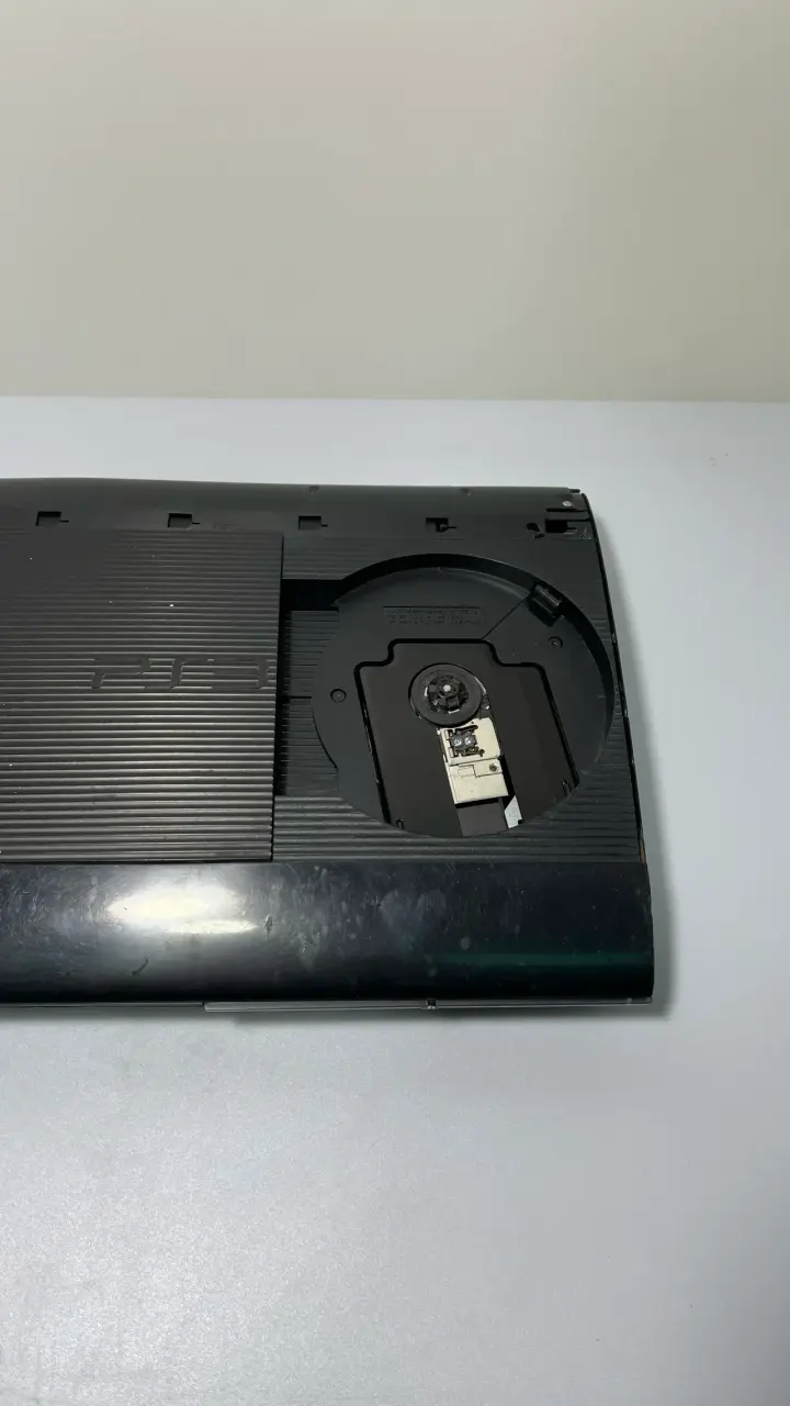 PlayStation 3 Super Slim 250GB + Juego - 2