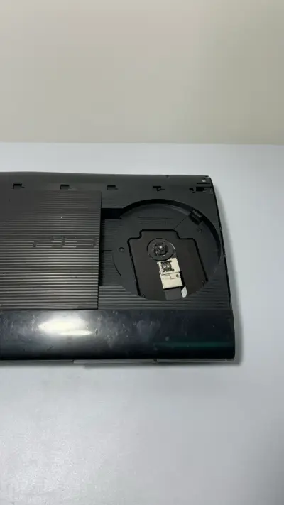 PlayStation 3 Super Slim 250GB + Juego - miniatura 2