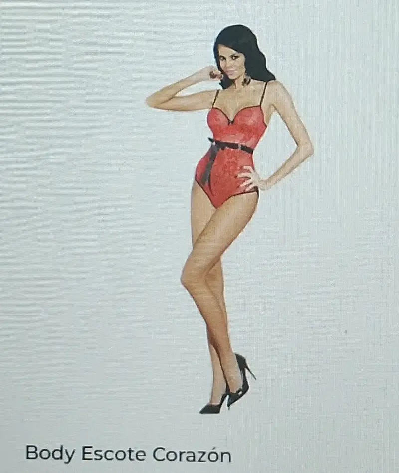 Body rojo escote corazón