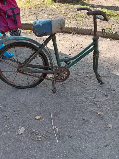 Bicicleta antigua para restaurar - miniatura 1