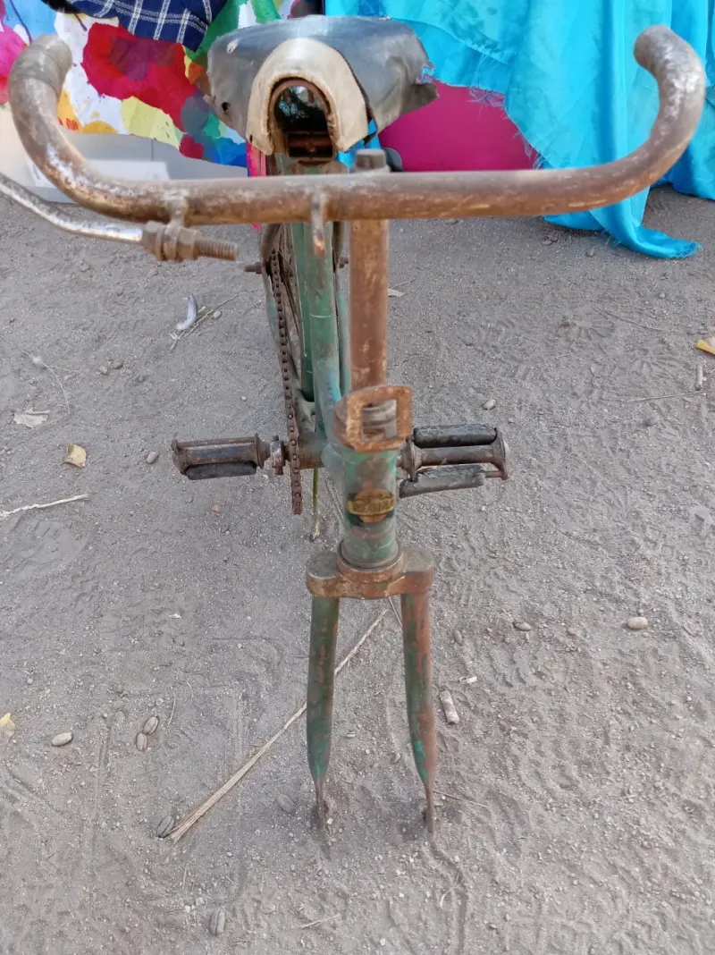 Bicicleta antigua para restaurar - 3
