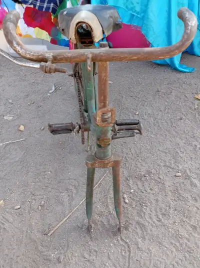 Bicicleta antigua para restaurar - miniatura 3
