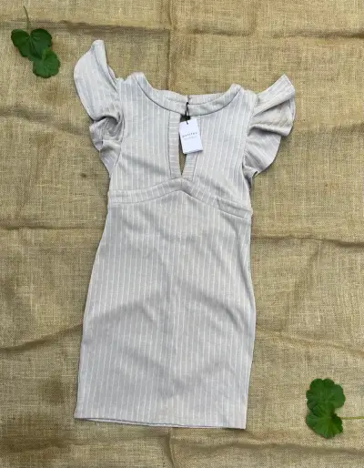Vestido beige rayado sin mangas - miniatura 1
