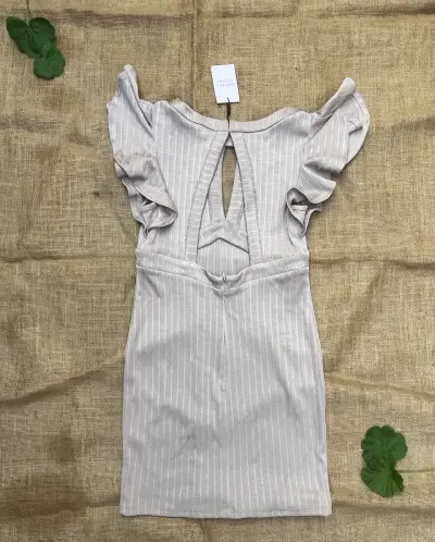 Vestido beige rayado sin mangas - miniatura 2