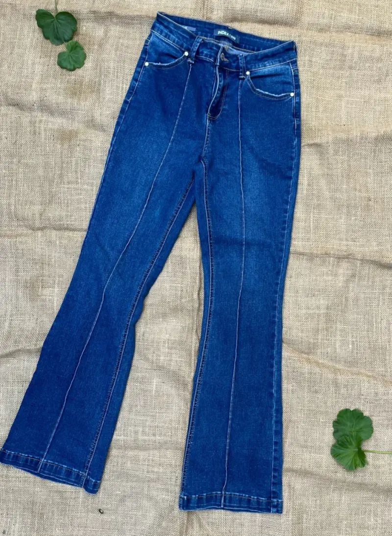 Jeans azul acampanados