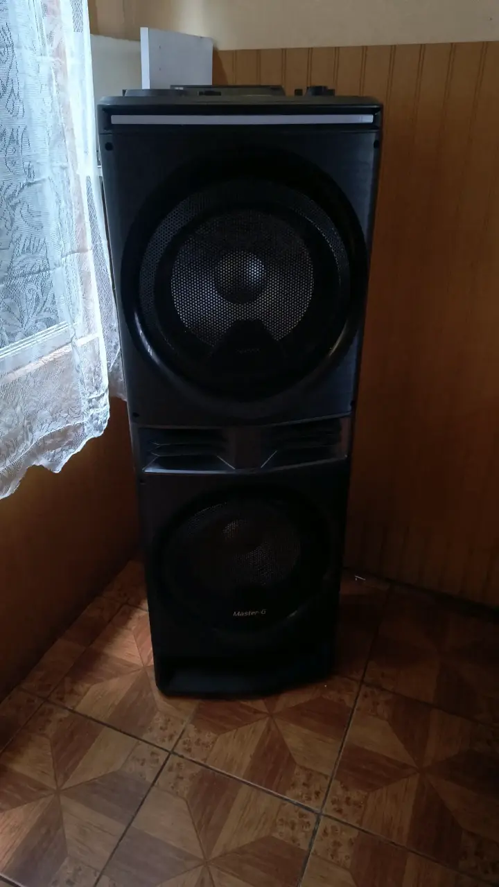 Parlante Master-G negro grande - 1