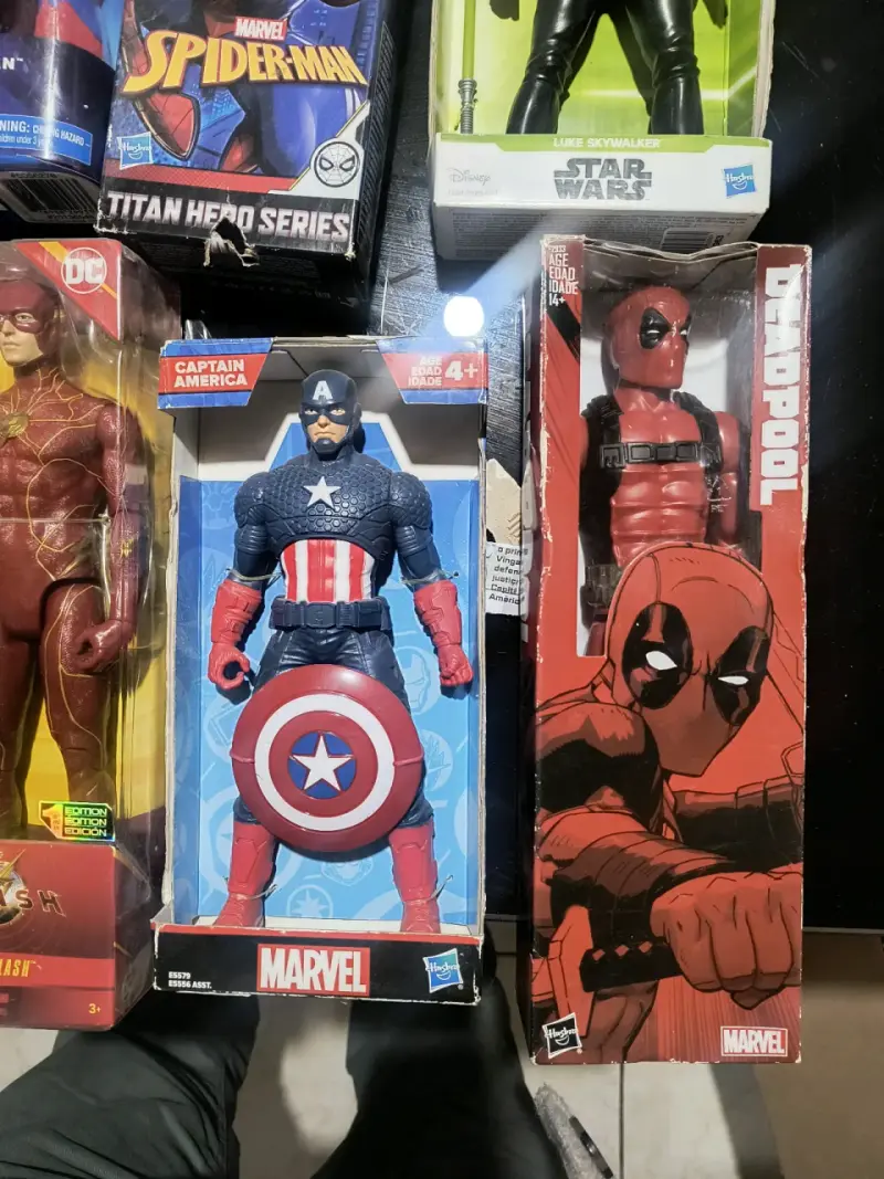 Set de figuras de acción superheroes - 3