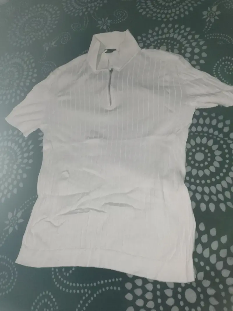 Polera blanca con cierre - 1