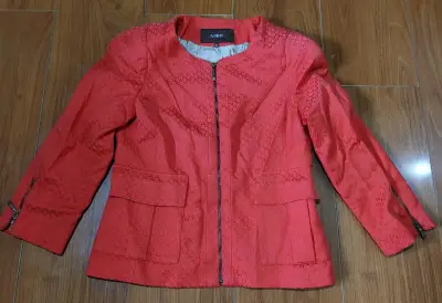Chaqueta roja de mujer - miniatura 1
