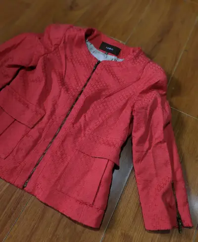 Chaqueta roja de mujer - miniatura 2