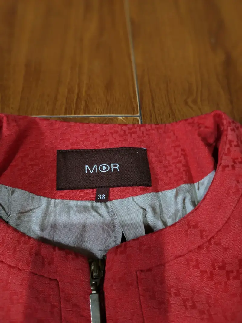 Chaqueta roja de mujer - 3