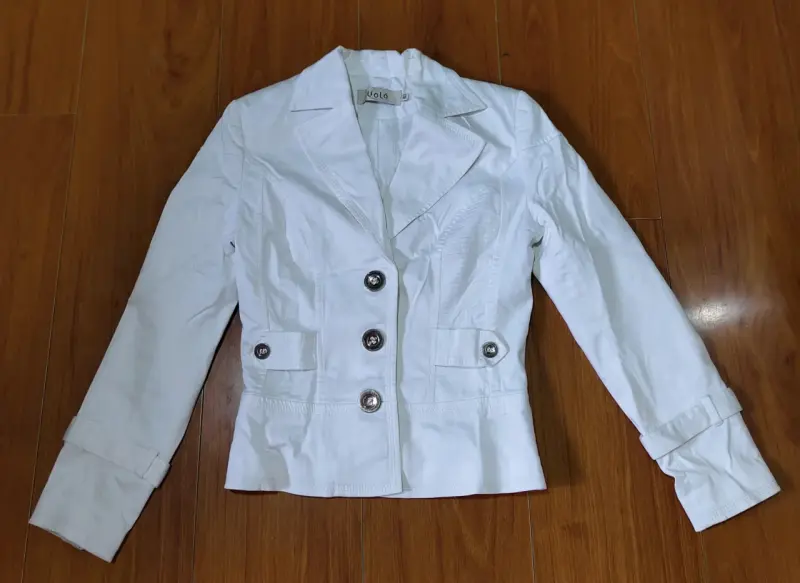 Blazer blanco con botones - 2