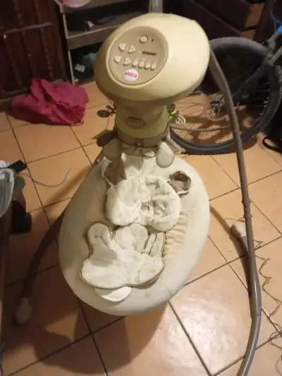 Columpio eléctrico para bebé - miniatura 1