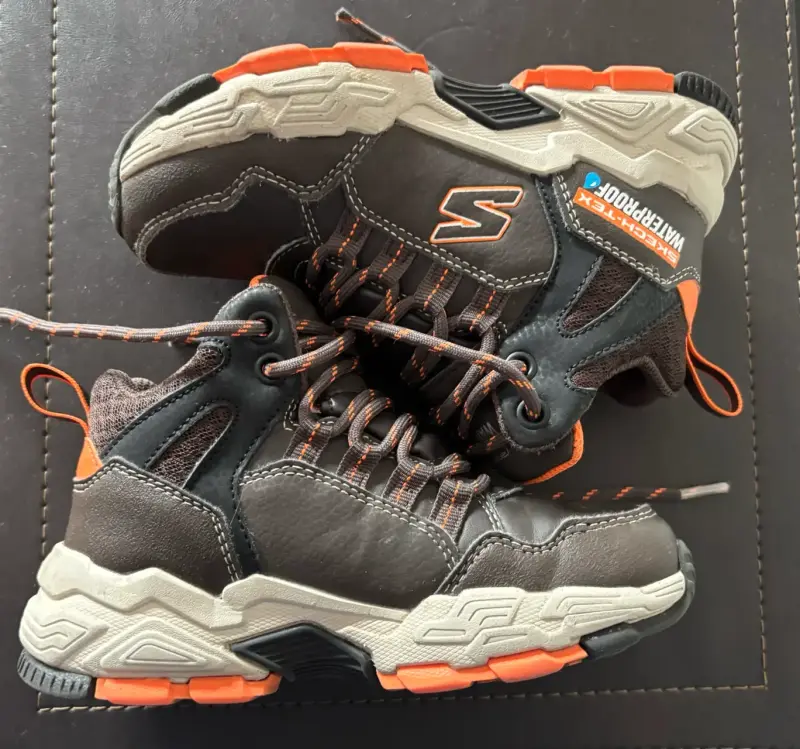 Botín Skechers talla 26 - 1