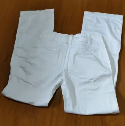 Pantalones blancos de mujer - miniatura 4