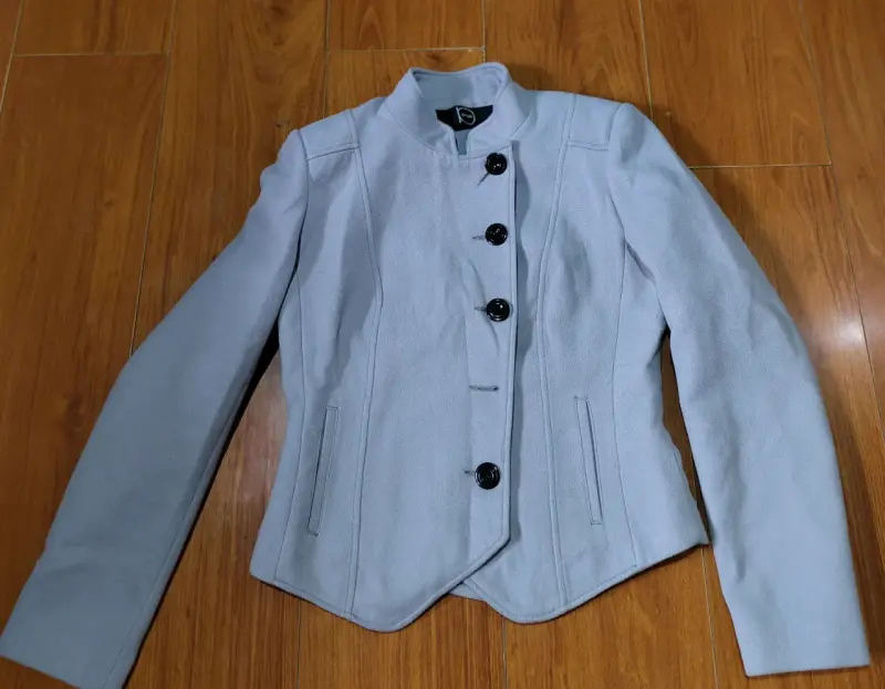 Chaqueta gris de mujer - 1