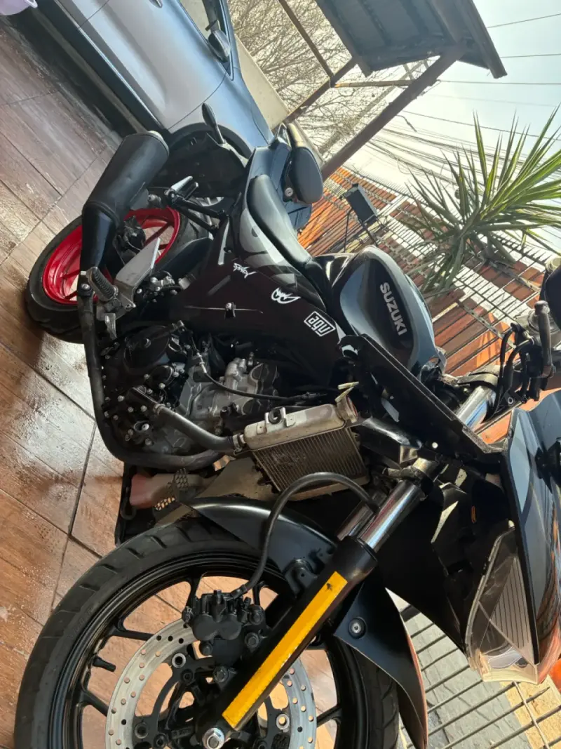 Moto de velocidad Suzuki GSX-R 150 - 2