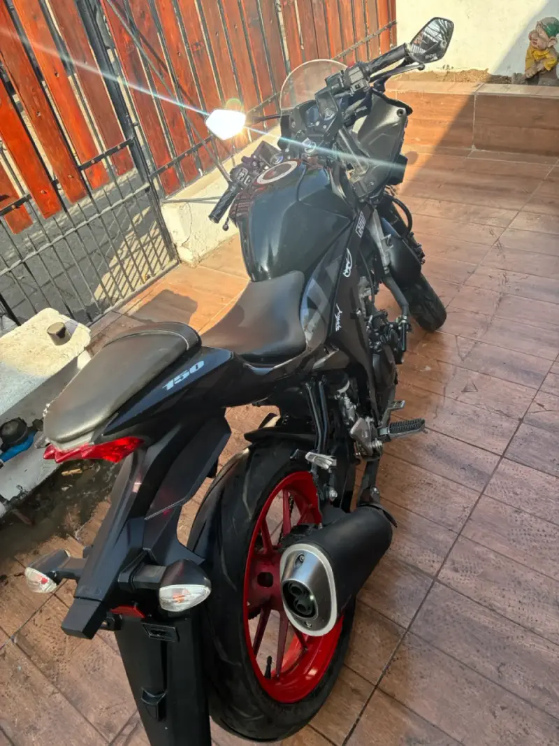 Moto de velocidad Suzuki GSX-R 150 - 5