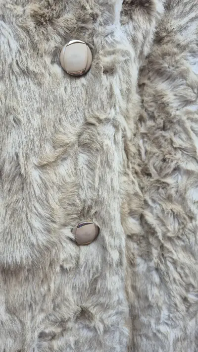 Abrigo de piel sintética beige - miniatura 3