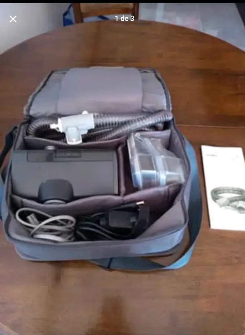Máquina CPAP portátil en estuche - 1