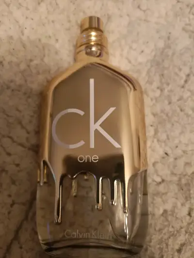 Perfume CK One Edición Dorada - miniatura 1