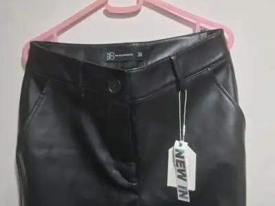 Pantalones de eco cuero negro - miniatura 2