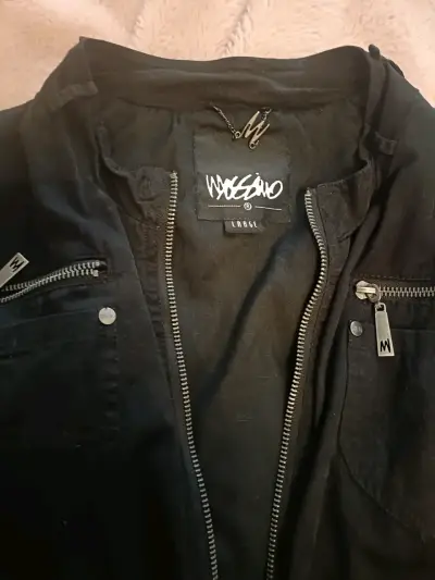 Chaqueta negra con cierre - miniatura 2