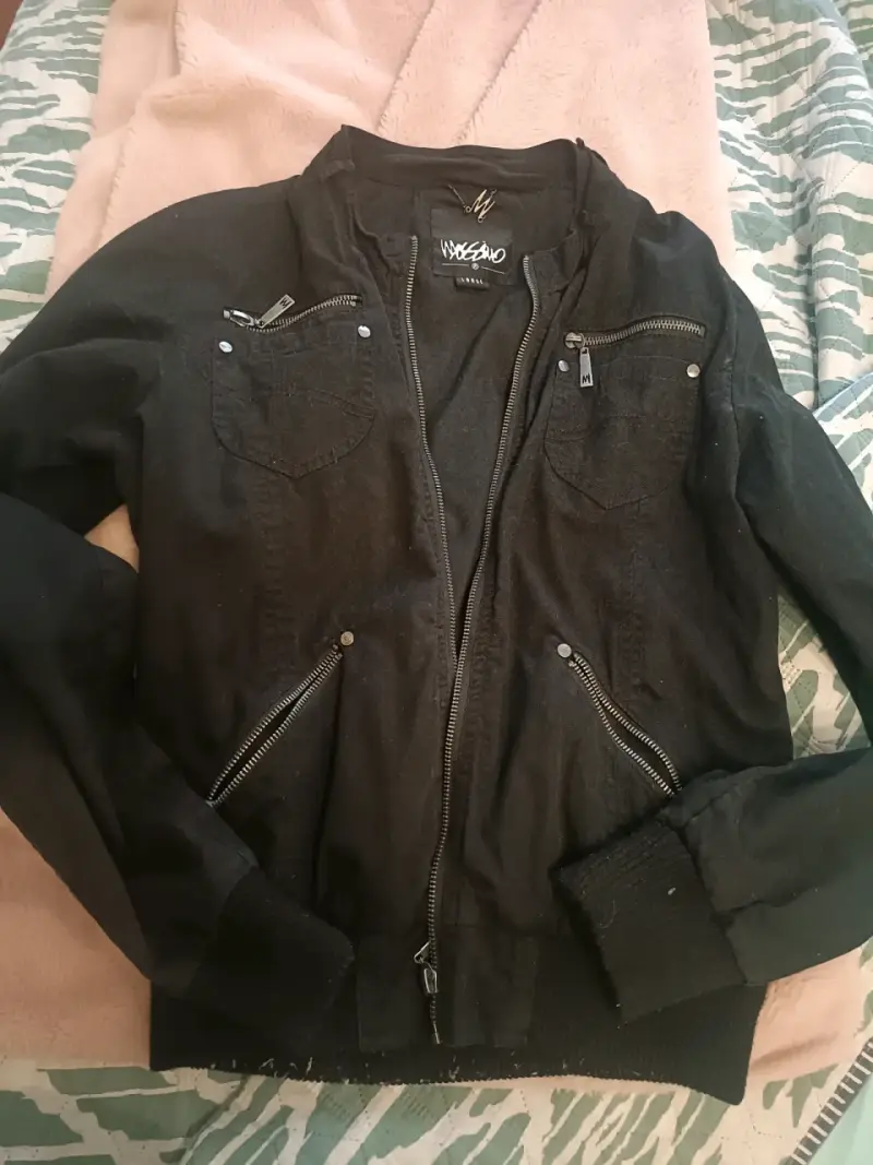 Chaqueta negra con cierre - 5