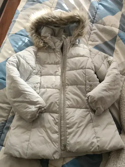 Parka beige con capucha pelo sintético - miniatura 3
