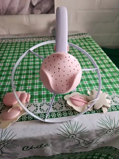 Móvil musical y con luz para cuna rosa - miniatura 1