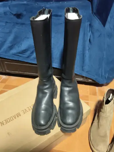 Botas negras de cuero altas - miniatura 1