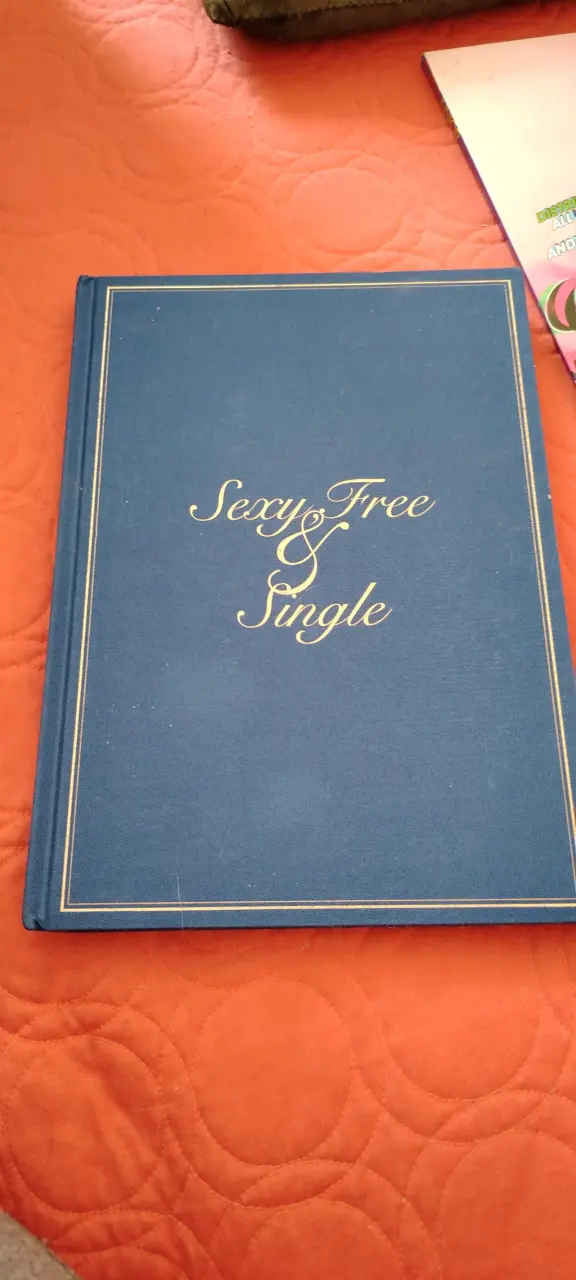 Álbum 'Sexy, Free & Single' - 1