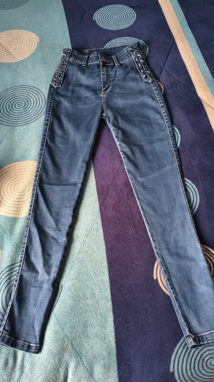 Jeans azul con detalle lateral - 1