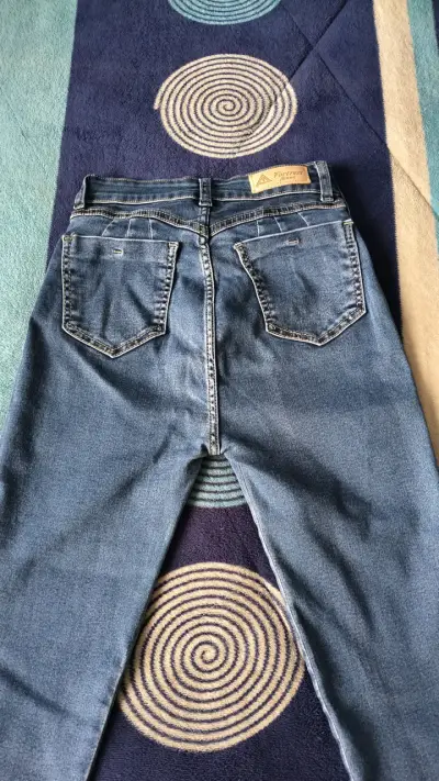 Jeans azul con detalle lateral - miniatura 2
