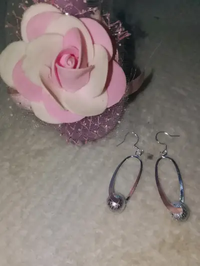Aros colgantes plateados - miniatura 2