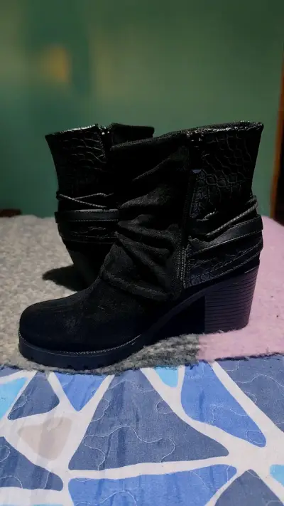Botines negros con taco - miniatura 1
