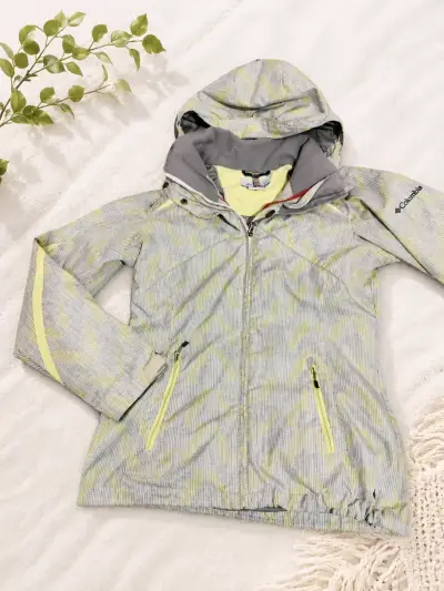 Chaqueta impermeable Columbia gris con verde - miniatura 1