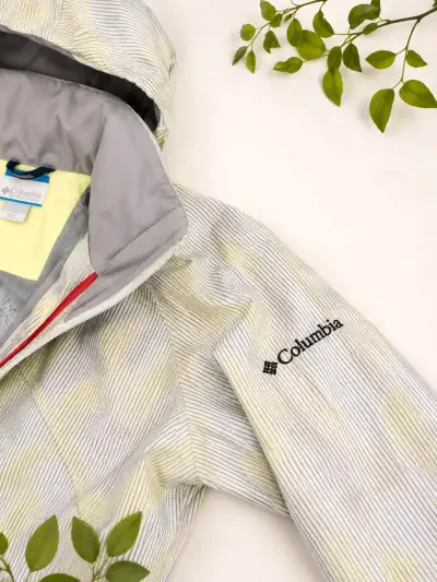 Chaqueta impermeable Columbia gris con verde - miniatura 4