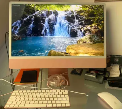Computador de escritorio Apple iMac 24" - miniatura 1