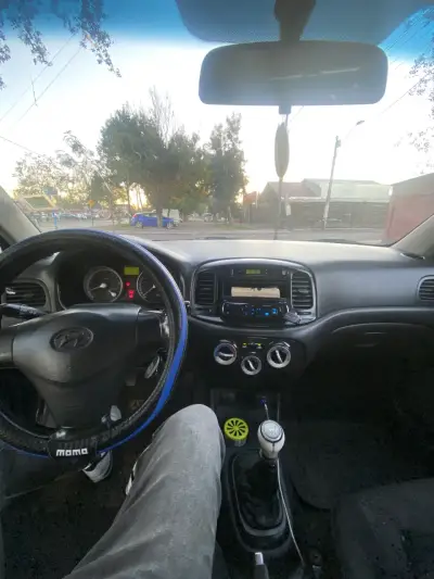 Auto azul con llantas negras full equipo y audio - miniatura 2