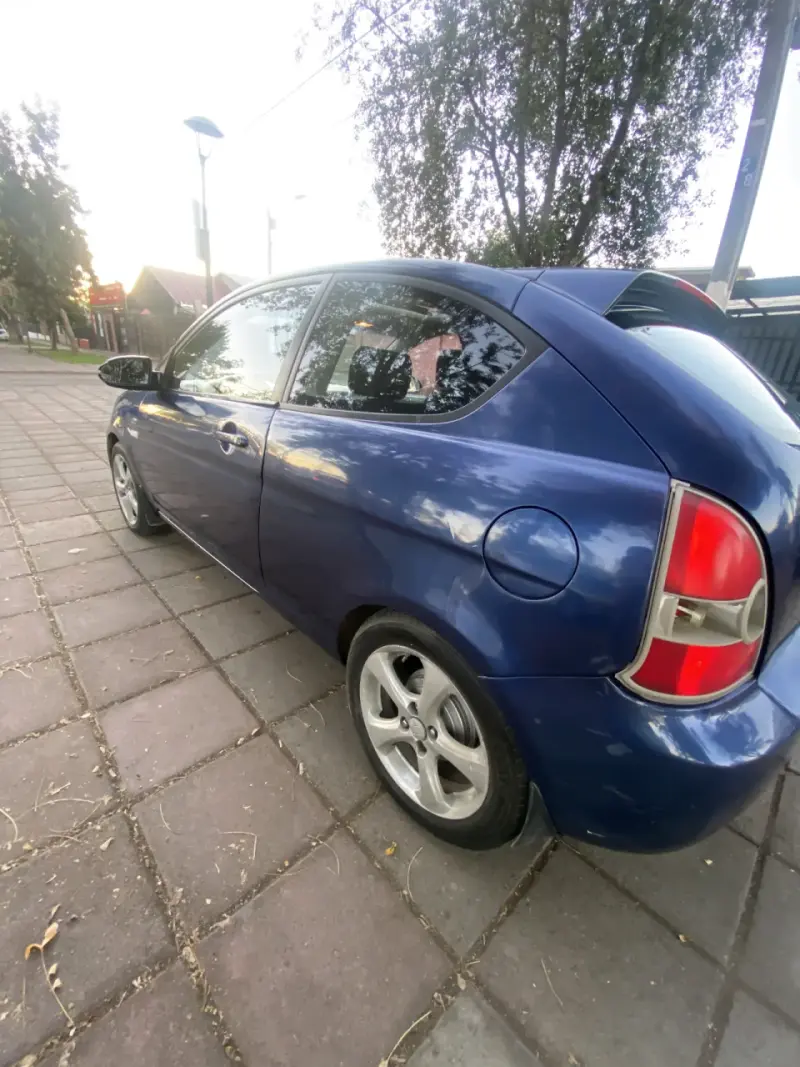 Auto azul con llantas negras full equipo y audio - 3