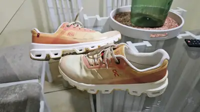 Zapatillas deportivas ON beige y naranjas - miniatura 1